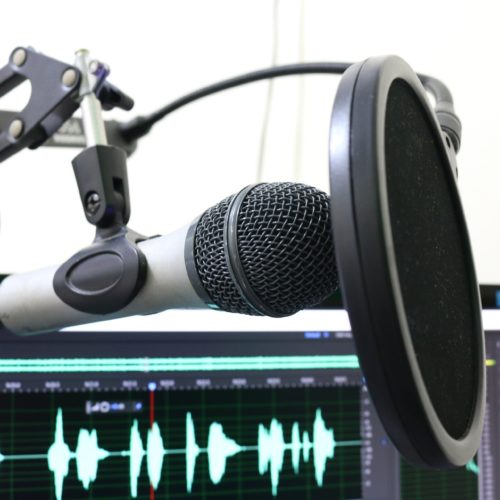 microphone-2170045_1920