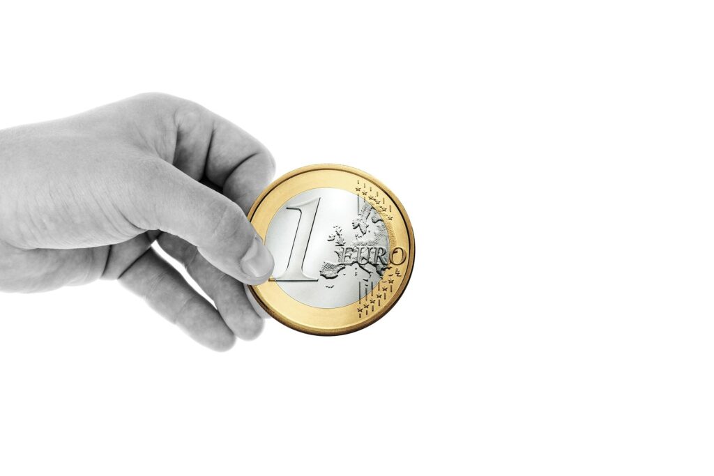 Die ersten Spenden gehen ein 1 hand 517114 1920